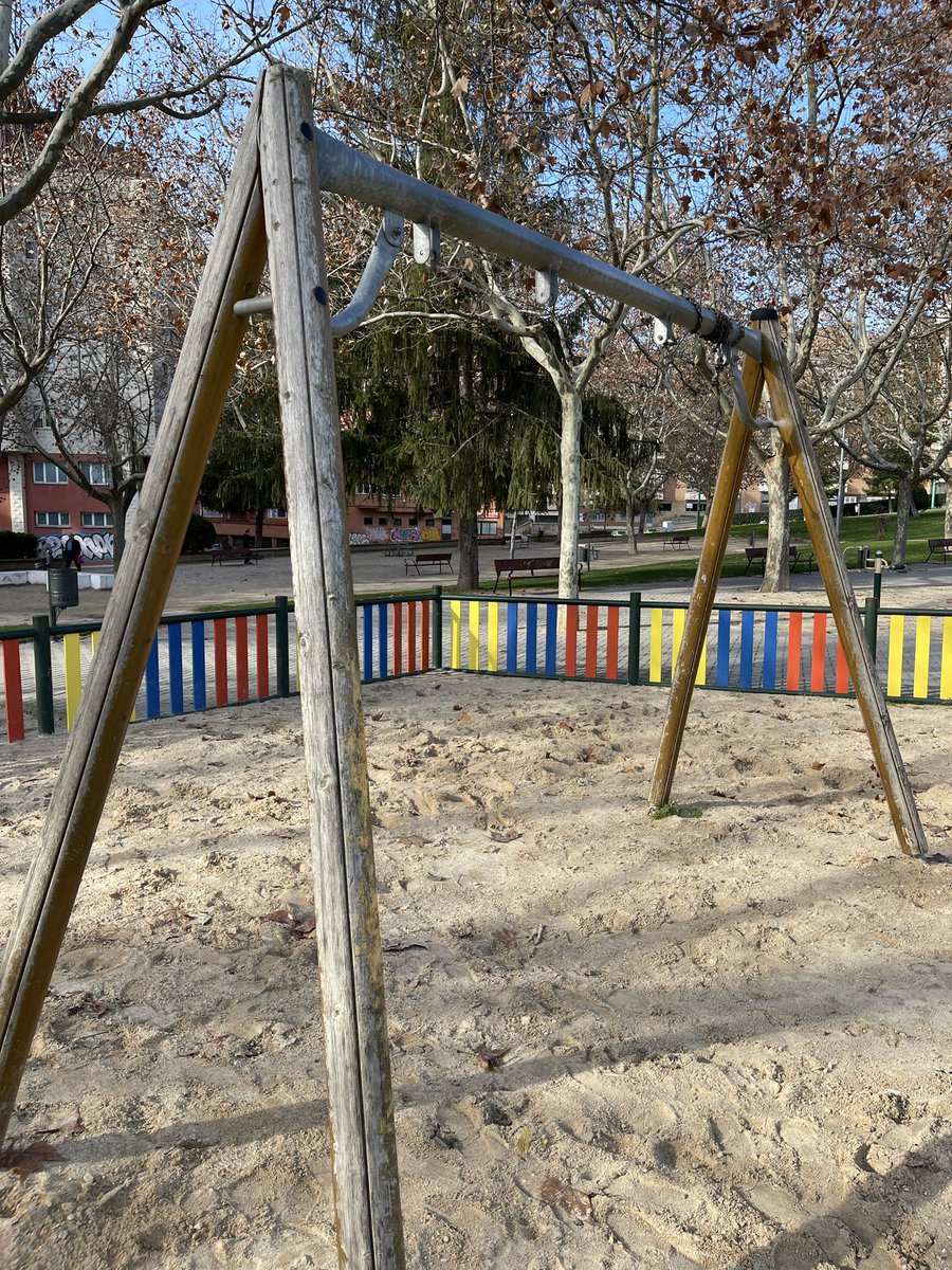 RobertoCarreras's tweet photo. .@aytocuenca @Vocesdecuenca @Turismo_Cuenca @AvisosCuenca Es una vergüenza el estado de los columpios y las zonas infantiles en los parques De San Fernando y de Europa https://t.co/Y8ZHYWm6uC