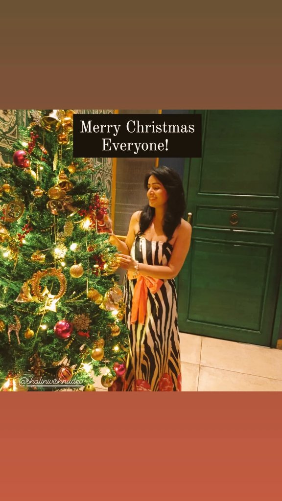 ShaliniVishnuD's tweet photo. Merry Christmas Everyone!
Be this Christmas fair and bright, with all that makes a young heart light.
🎄🎊🎂🎅 https://t.co/uv3lZkwFzl