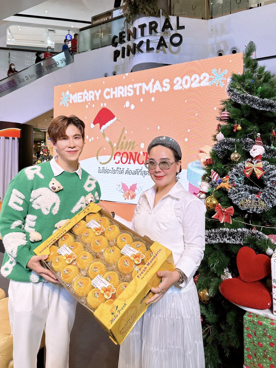 Slimconcept2022's tweet photo. ขอขอบคุณ คุณปาร์ค ที่มีของติดไม่ติดมือมาฝากท่านประธาน น่าเอ็นดูจริงๆเลยค่ะ 
@PDomundi #เชื่อใจป๊าก 
#SlimconceptXPark https://t.co/VIRVaOXxGP