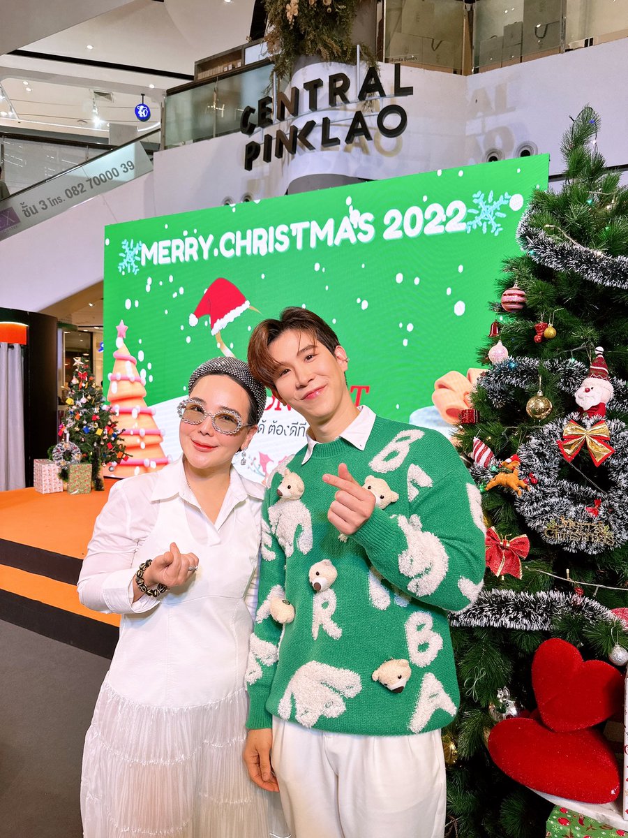Slimconcept2022's tweet photo. ขอขอบคุณ คุณปาร์ค ที่มีของติดไม่ติดมือมาฝากท่านประธาน น่าเอ็นดูจริงๆเลยค่ะ 
@PDomundi #เชื่อใจป๊าก 
#SlimconceptXPark https://t.co/VIRVaOXxGP
