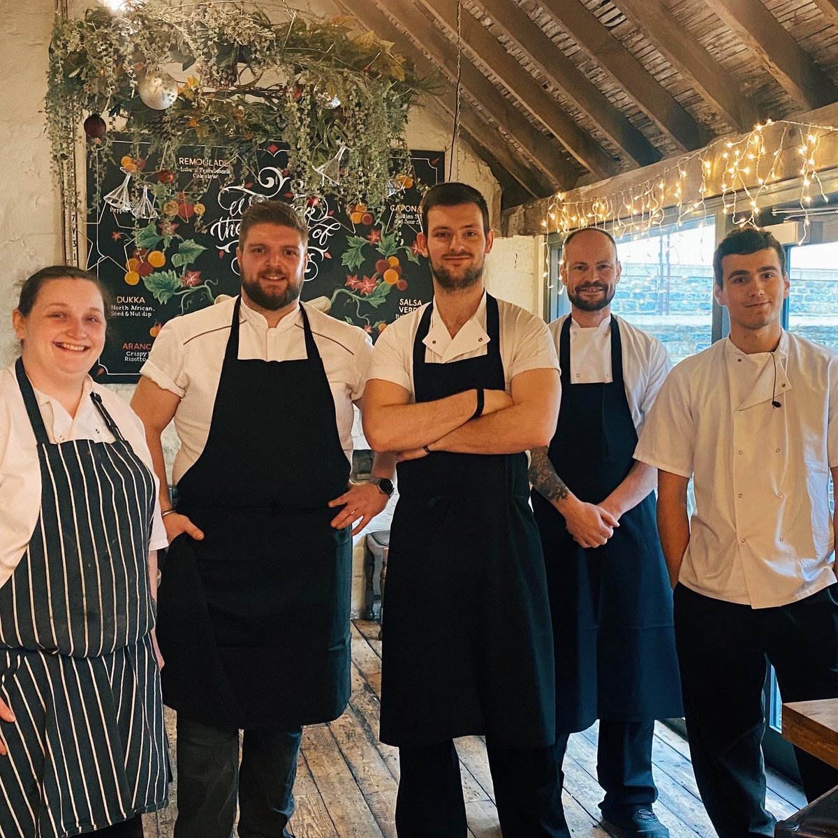 whitehartsom's tweet photo. Wishing you all a very Merry Christmas from the team here at the White Hart π
#JoinTheFestivities #MerryAllTheWay #ChristmasIsHere #OurTeam https://t.co/AoBG2Cd1KJ