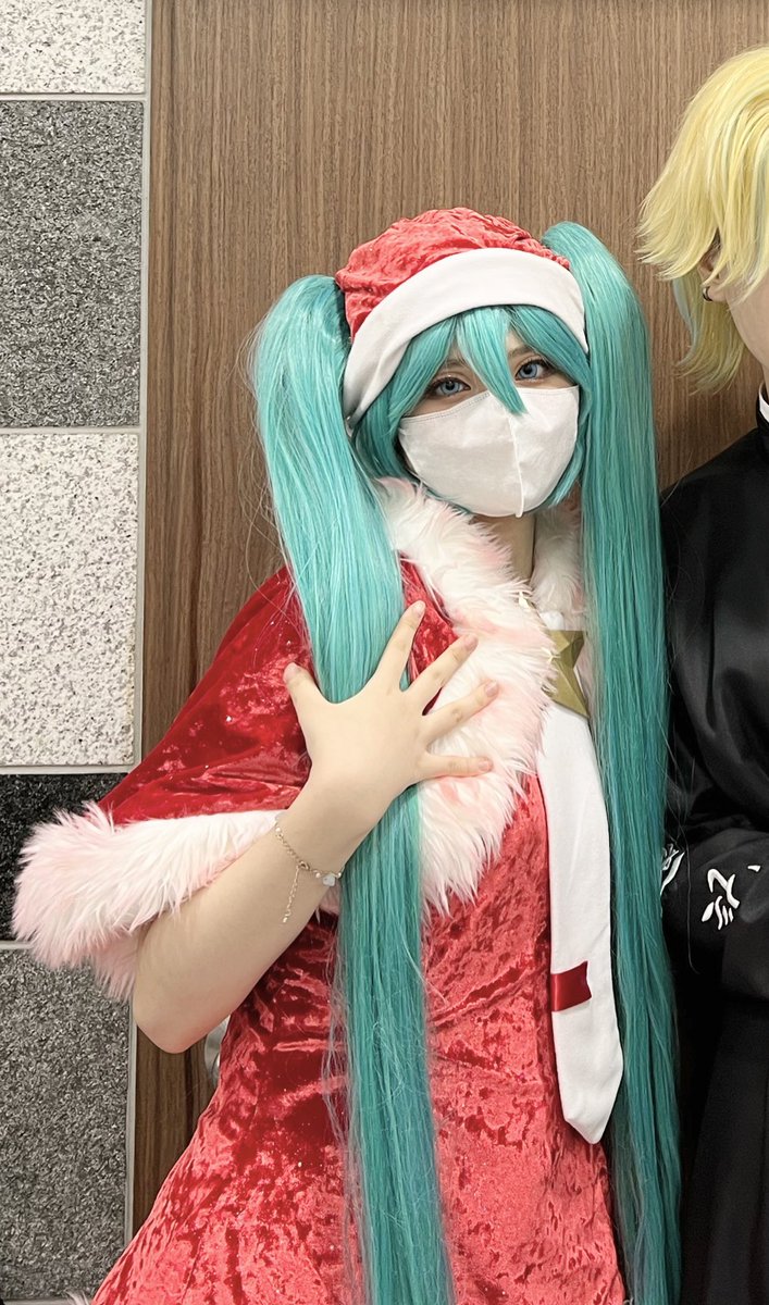 #서코_트친소 
#코스어_트친소 

서코 일요일 산타미쿠로 다녀왔습니다 !🙈
이것저것 많은 장르를 좋아해요(⁎⁍̴̀﹃ ⁍̴́⁎)♡
알티위주로 장르맞는 분들께 무멘팔로 찾아갈게요!! 추운 날씨에 고생 많으셨어요🫠