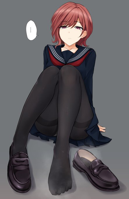 樋口円香にローファーを目の前で脱いでもらって深呼吸しながら黒タイツ足で暖を取らせてもらいたい…… 