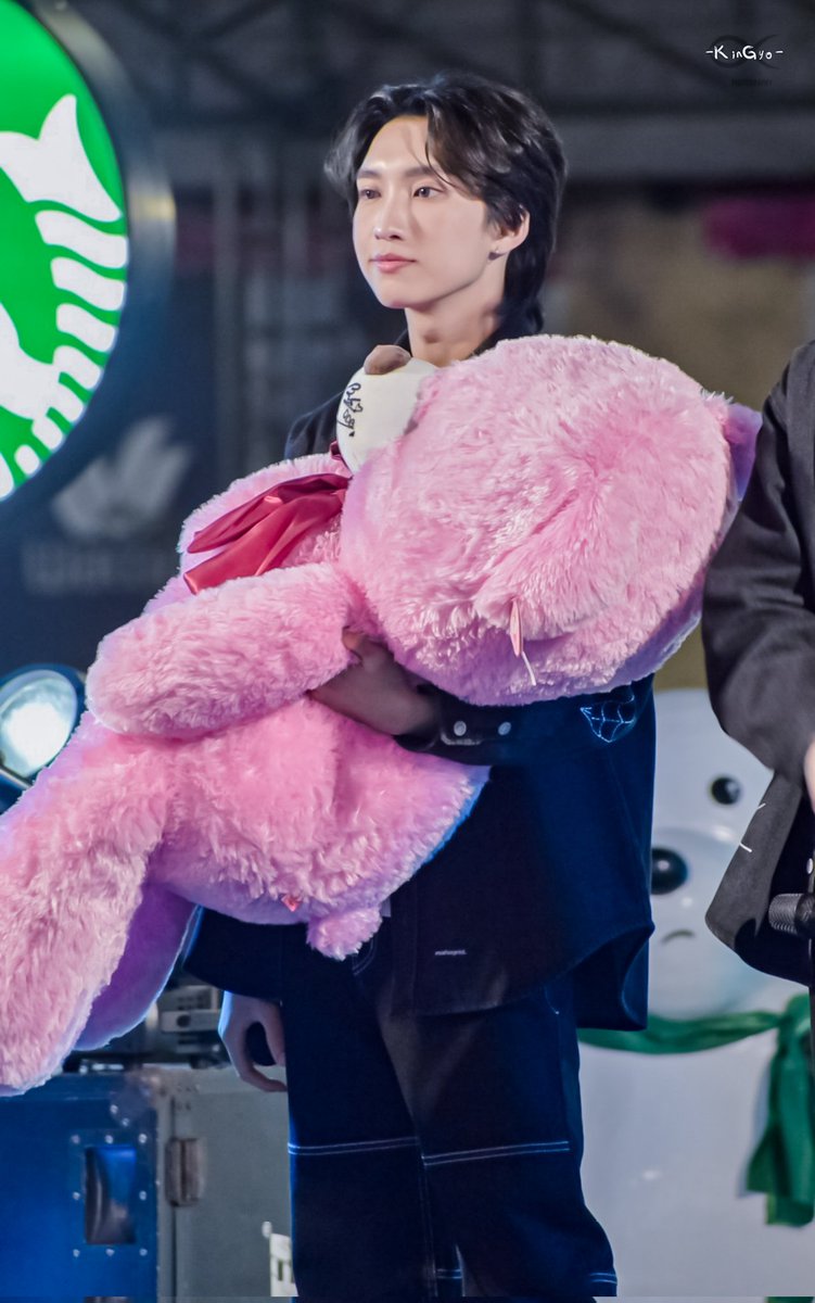 KinGyo_PlaThonG's tweet photo. - 221224 -

Magenta Bear 💜

@Noeul_lee6
#Noeulnuttarat
#MagentaBoy
#BossnoeulxUDTOWN #ChristmasUDTOWN #UDTOWN https://t.co/6XQnPxSJbV