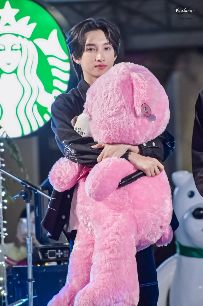 KinGyo_PlaThonG's tweet photo. - 221224 -

Magenta Bear 💜

@Noeul_lee6
#Noeulnuttarat
#MagentaBoy
#BossnoeulxUDTOWN #ChristmasUDTOWN #UDTOWN https://t.co/6XQnPxSJbV