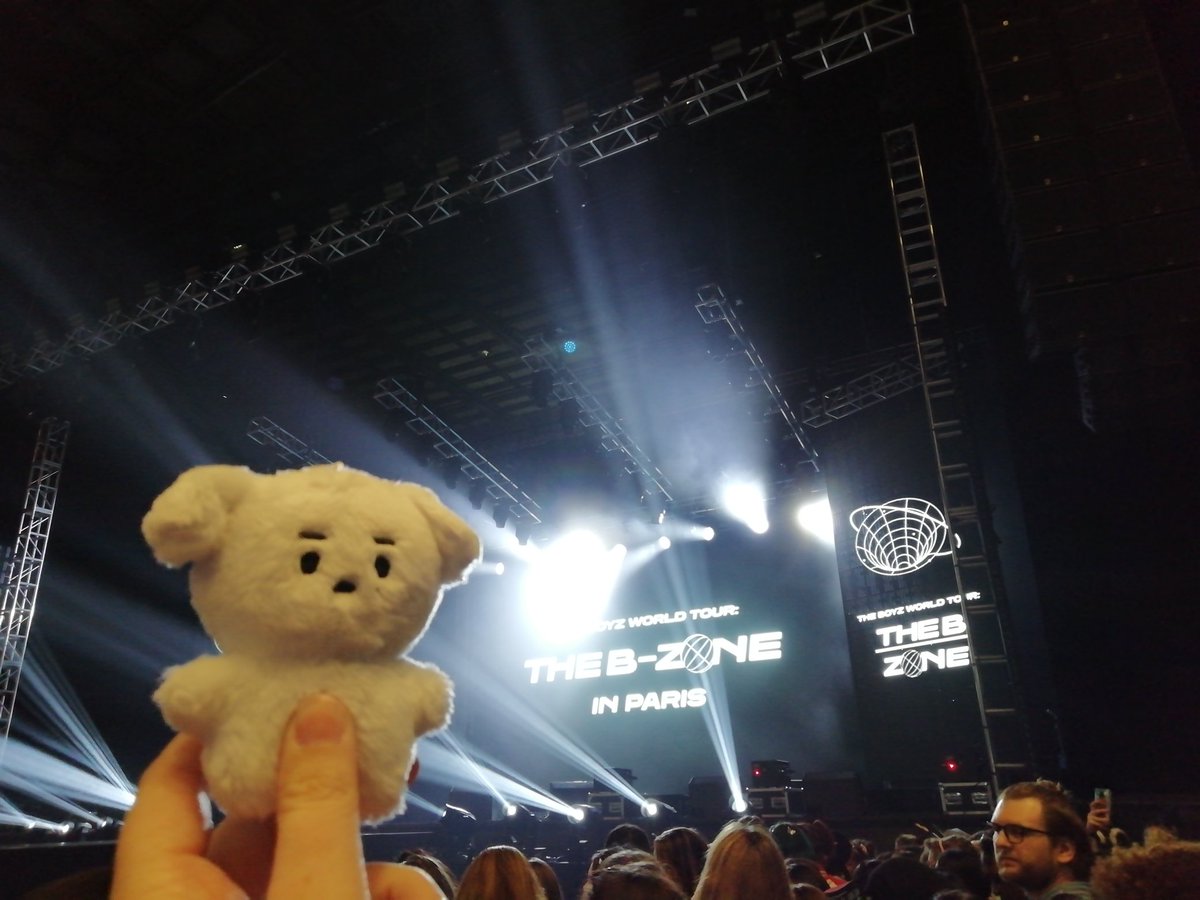 kajarac's tweet photo. @IST_THEBOYZ My happiest memory was seeing you in Europe after 3 years. ❤️ It was amazing experience and I made many awesome memories both in Paris and Berlin! 

#christmas_with_kevin
#크리스마스는_케빈과_함께 https://t.co/38NU3PgO3U