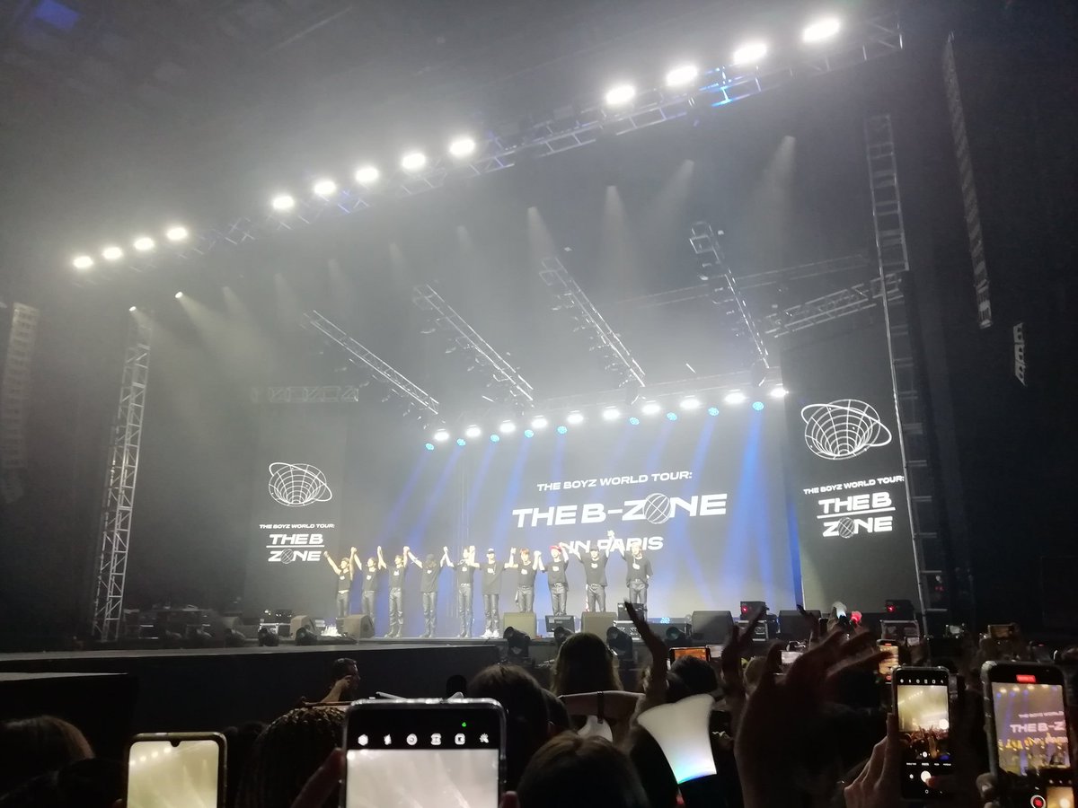 kajarac's tweet photo. @IST_THEBOYZ My happiest memory was seeing you in Europe after 3 years. ❤️ It was amazing experience and I made many awesome memories both in Paris and Berlin! 

#christmas_with_kevin
#크리스마스는_케빈과_함께 https://t.co/38NU3PgO3U