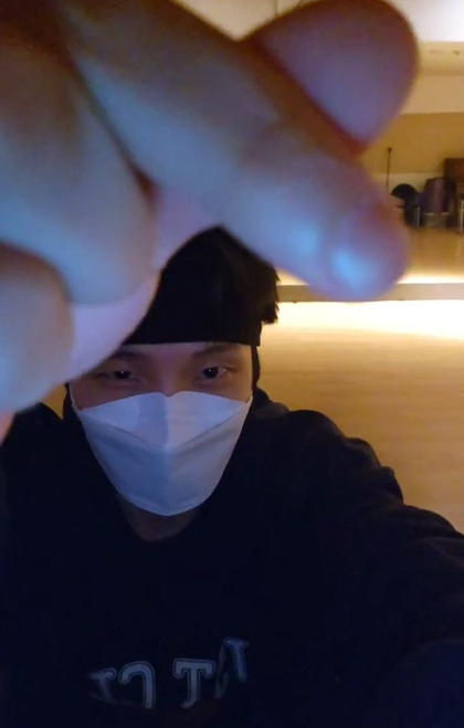 607_SEOHO's tweet photo. byee thank you for stopping by on Christmas day <3 https://t.co/x8hDZSvmQF