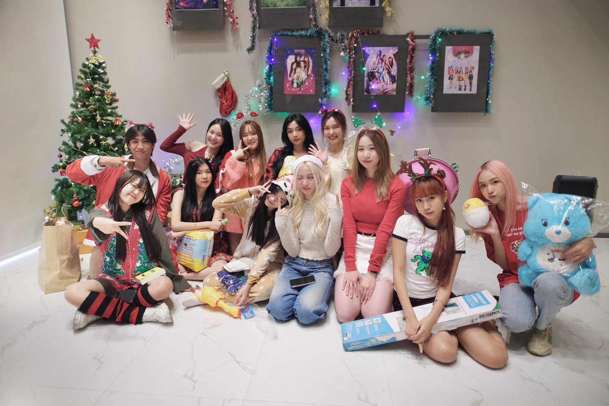 WYNN_Ent's tweet photo. WYNN ENT X’Mas &amp; New Year Party 🎄🎁🎉

รอติดตามคลิปบรรยากาศและความสนุกภายในงานได้เร็ว ๆ นี้นะคะ

#wynnentertainment #redspin #daisydaisyth #samoraphoom #bowprat https://t.co/X0mcJCOLJx