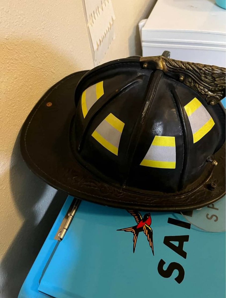 hattymedy's tweet photo. Phoenix leather fire helmet. Great condition. Prefer pick up in Kansas city.  Electronic payment accepted if I know you. Offers accepted.

Info: https://t.co/4lNzUPBEBz

#firefighters #firefighter #n5a #firehelmets #firehelmet #leatherhelmet #phenixTL2 https://t.co/NoiiTIYqCi