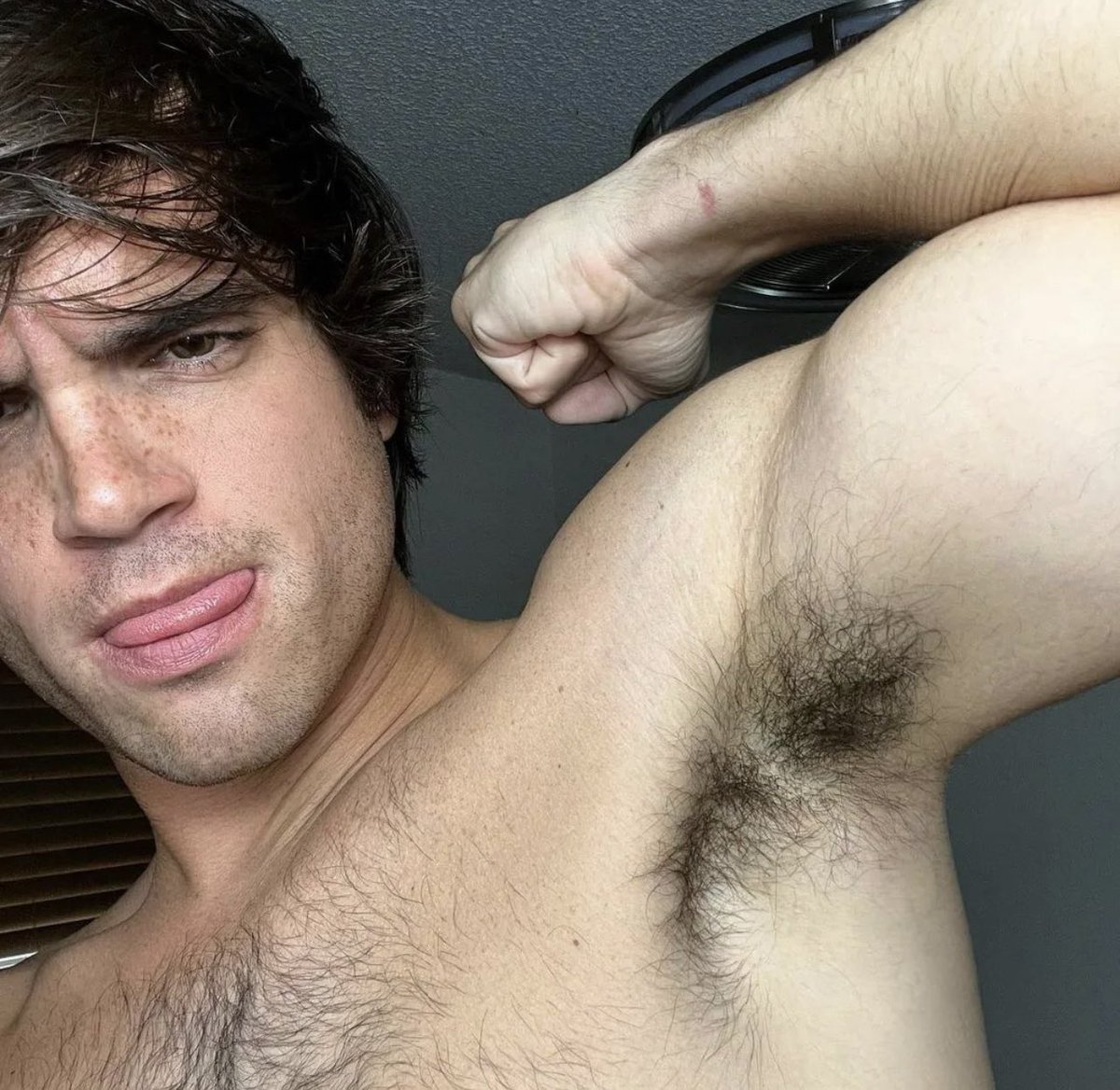 PitsMenMusky's tweet photo. Why do we love armpits? 
Post your thoughts! https://t.co/Q9smKeul2A