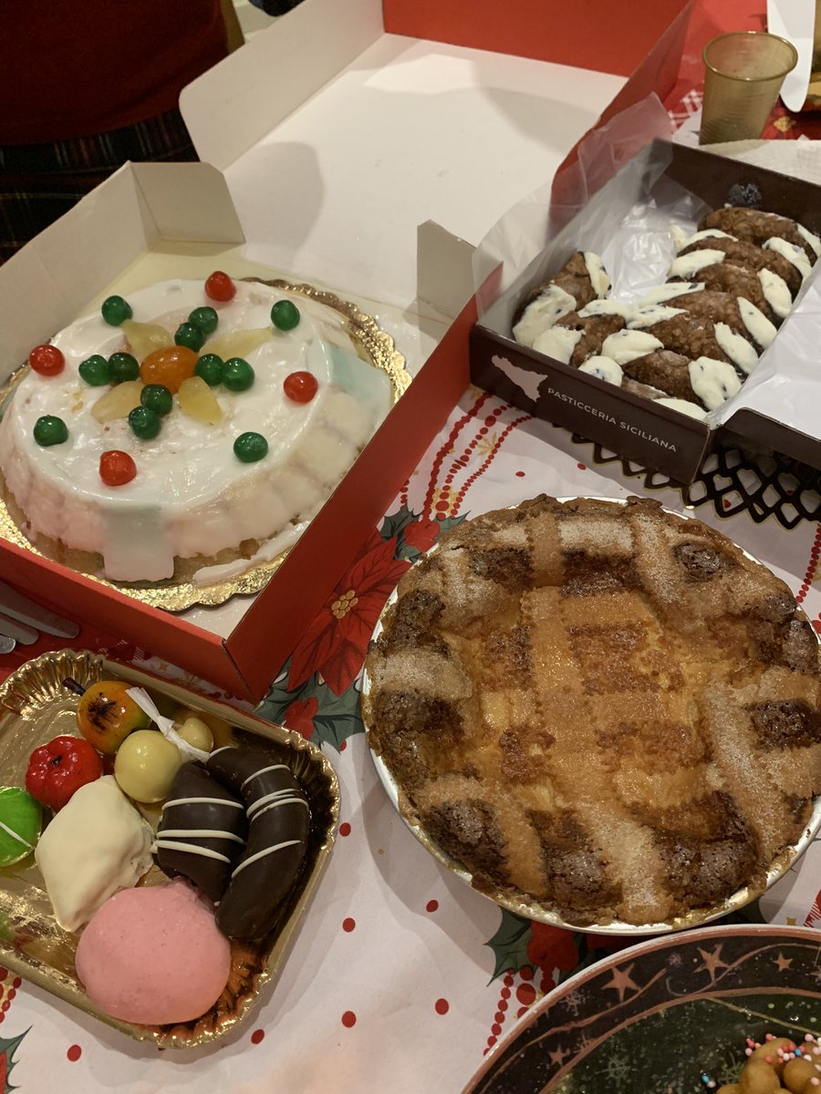 ROMOOD_'s tweet image. #diabetes loading 😳

#foodporn #food #italianfood #italy #Napoli #foodie #24dicembre #christmas #family #home #dinner #sweets