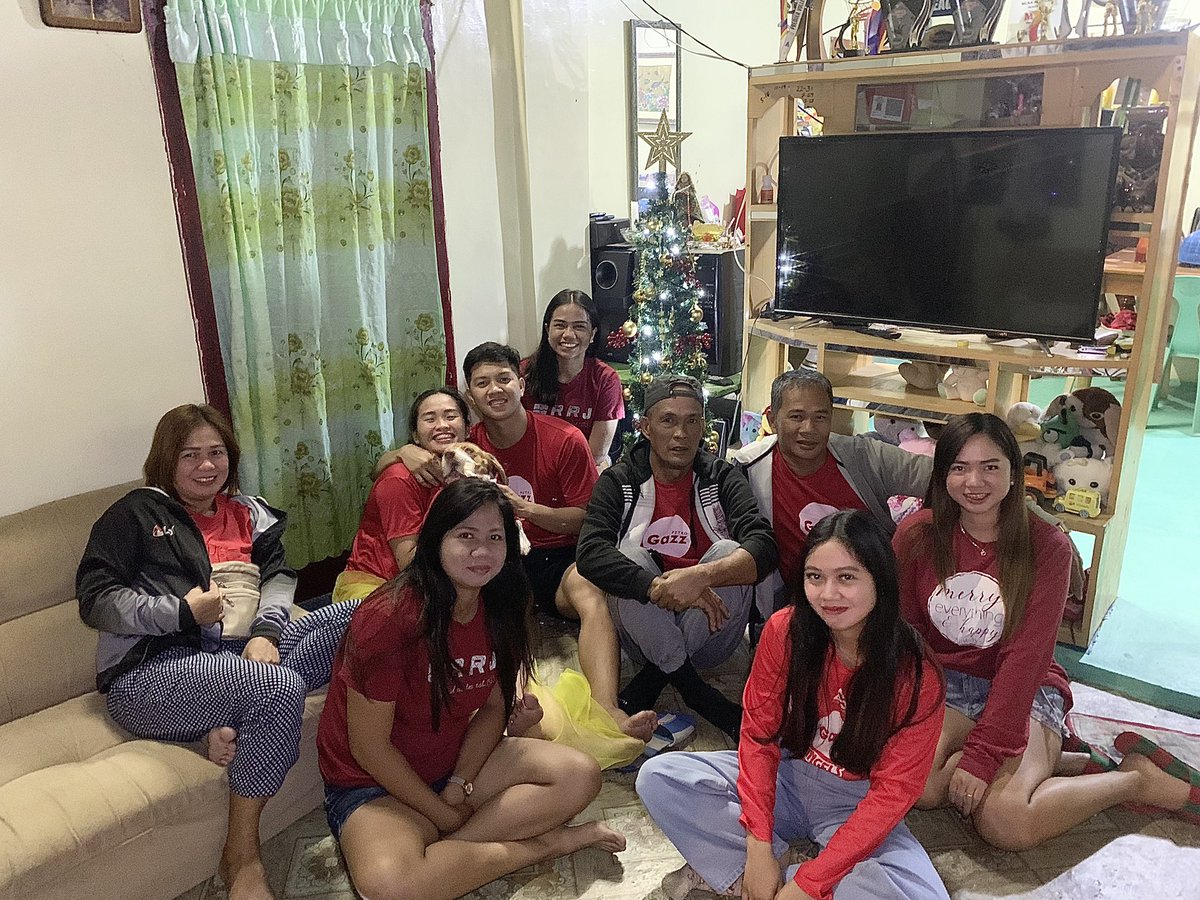 ladybeast05's tweet photo. Merry Christmas from SOLTONES &amp; MORADA FAMILY! 🎄🎁❤️

@MoradaJulie @morada_jayson @applebmorada16 https://t.co/3uHcWTV1DA