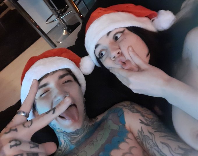 Merry Christmas 🥵🪅 https://t.co/jnVR9msLMy