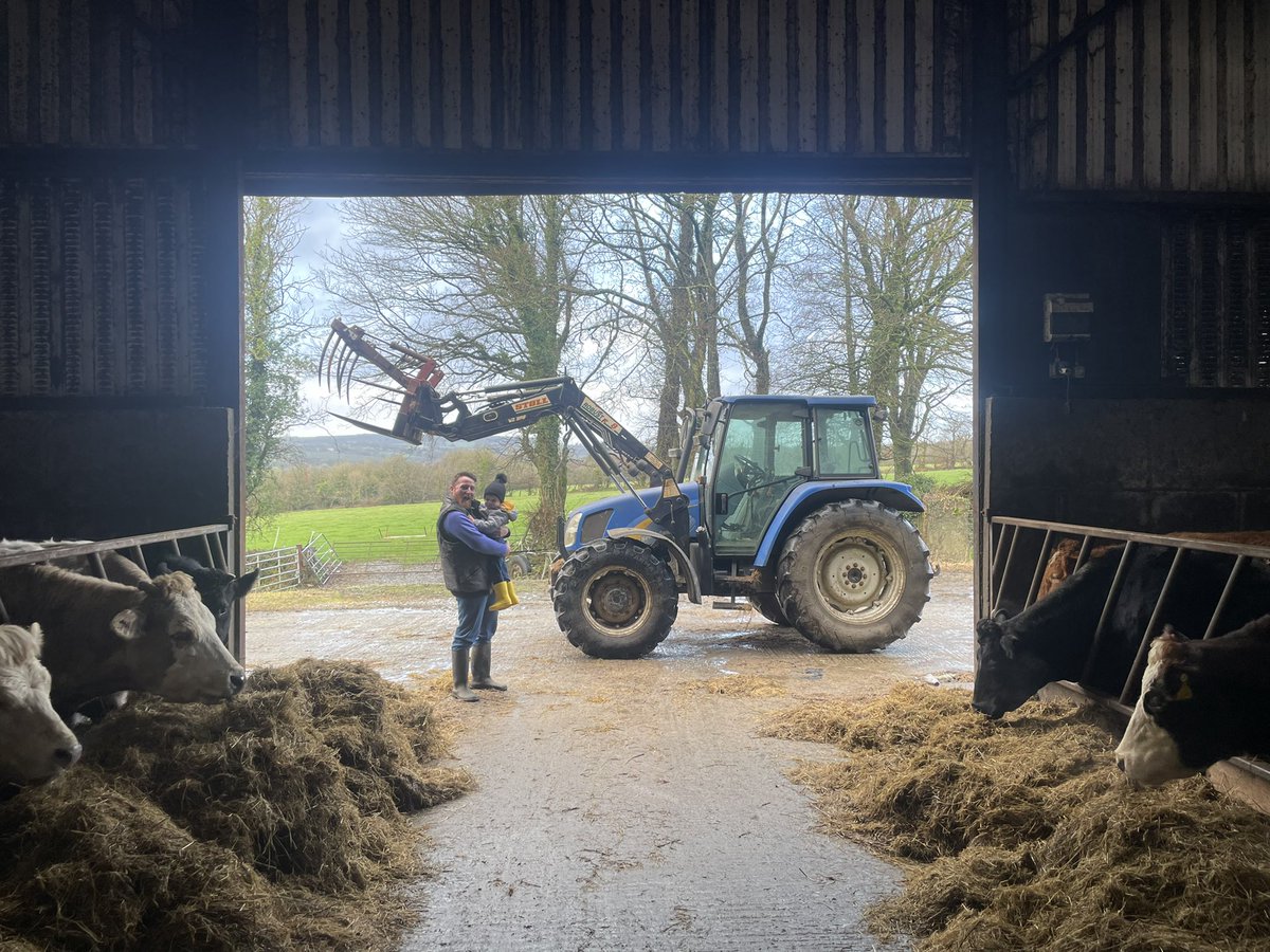 Feeding the cows and cattle on Christmas morning with my brother <a href="/aidanfbrennan/">Aidan Brennan</a>, home from Brisbane and my son William #blessed