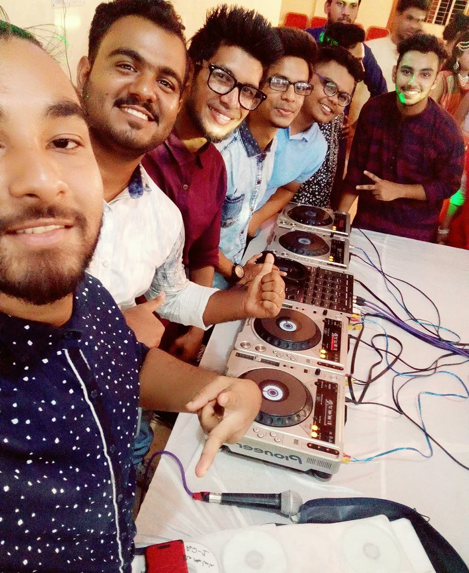 SunnyProdhan4's tweet photo. #beforeparty #weddinggig #djsunny #djsunnybangladesh https://t.co/9xG2MVQDX3