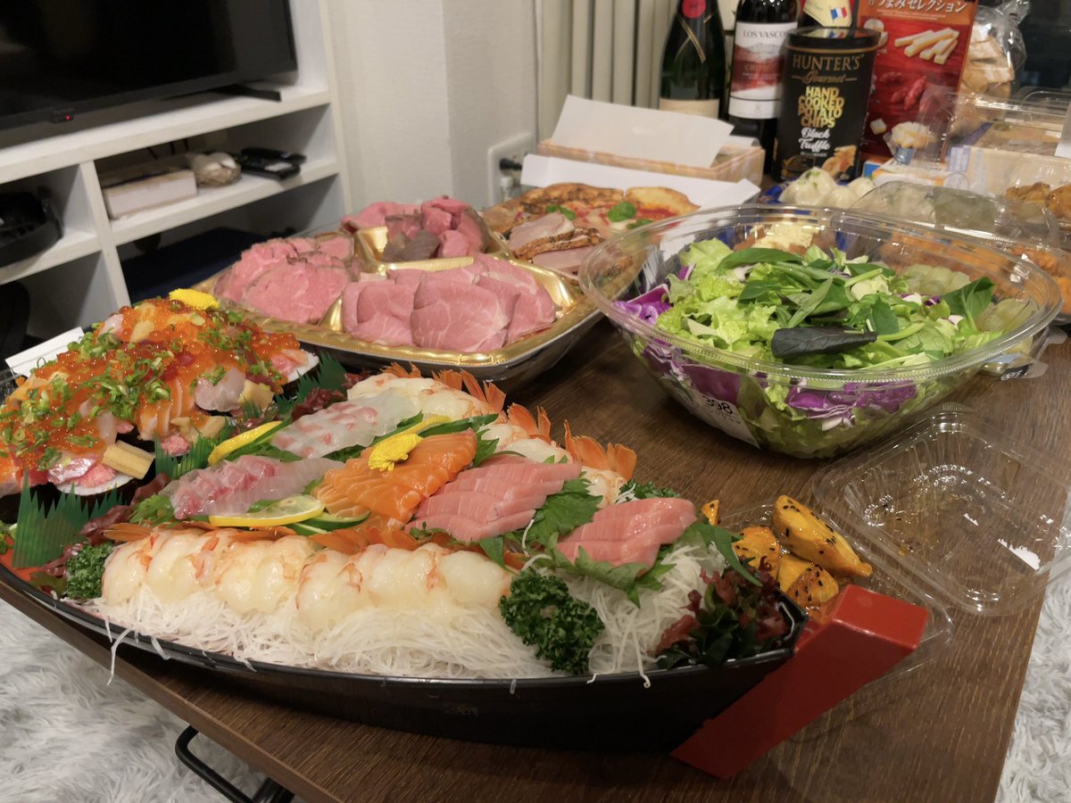 Coly's tweet image. 今日は誕生日でした！先週に続きダンス仲間に祝ってもらって感謝…  ローストチキン会楽しい