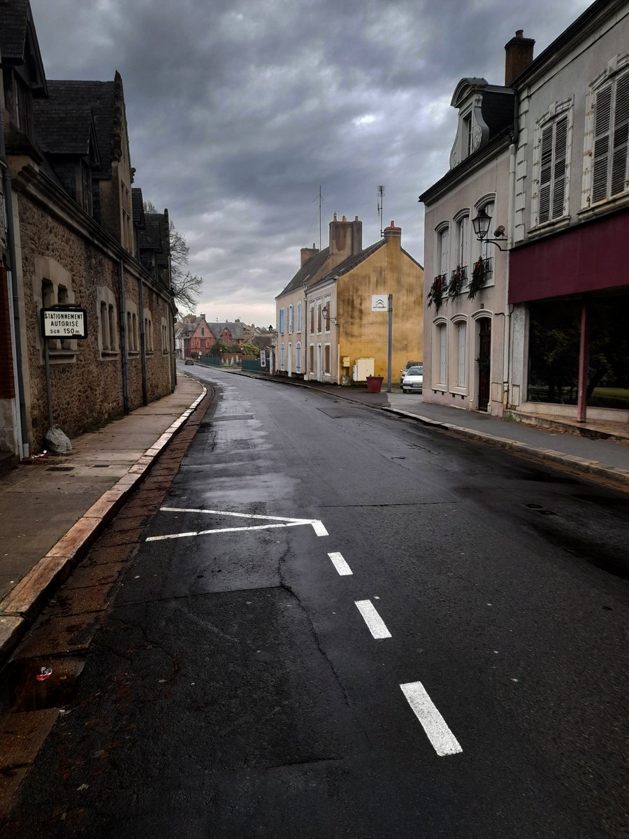 scribes01's tweet photo. Le 25 décembre au matin aux alentours de 10 h !!!
#photographie #photographers #fineart #modernart #art #artistic #creativeart #beautifulart #photographize #paysdeloire #sarthe #urbain #ville #street #bonnetable #25decembre #rue #town #streetphotography https://t.co/eRNgUAm7ks