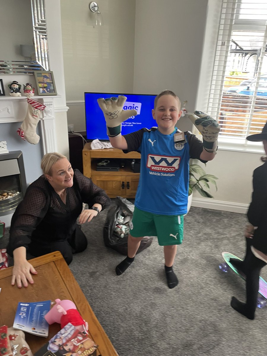 bammie1980's tweet photo. @LaticsOfficial @jamie1jones thanks so much Jamie. Happy Christmas. https://t.co/FbL9n2XPh7