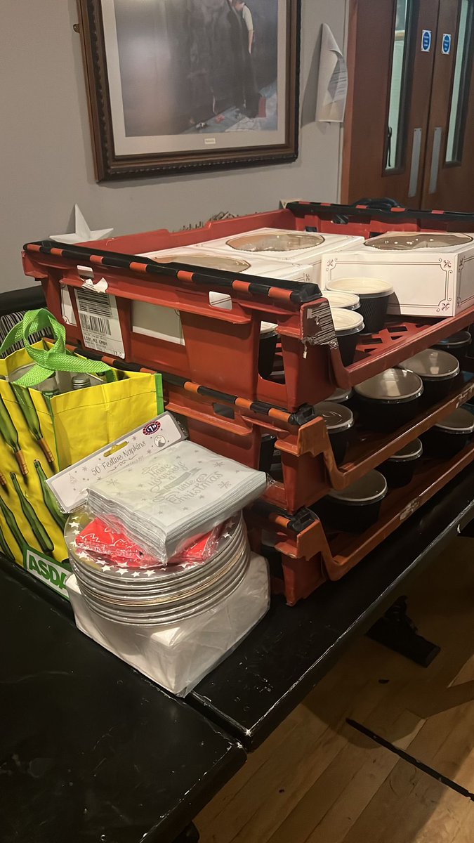 Absolutely fantastic Christmas celebration put on by Kat Jones at Inspired Greatness Newtownards. 20 meals gratefully received by customers living in Clanmil homes. Special thanks to my Mummy for being my glamorous assistant :)
<a href="/ClanmilHousing/">Clanmil Housing</a> #MerryChristmas #community