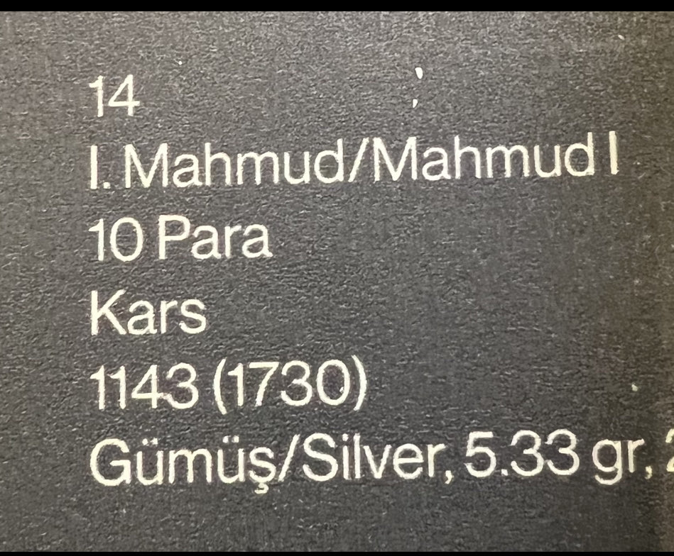 1730 yılında I.Mahmut döneminde ;
Kars adına basılmış para. 
1854 yılında Osmanlı-rus savaşında,Kars savunmasında başarı gösterenlere verilen madalya.