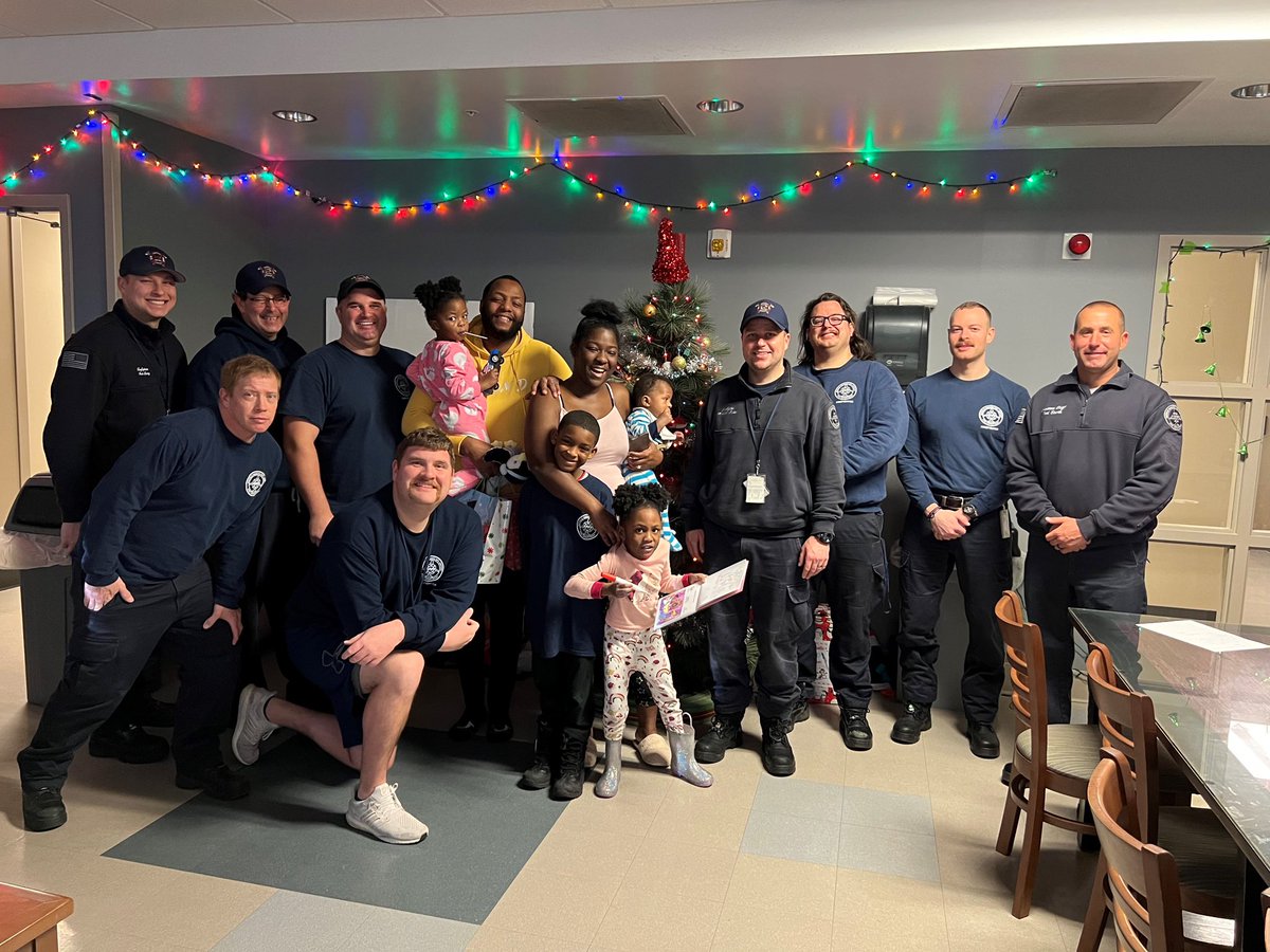 BUFAirport's tweet photo. What started as an emergency rescue for a local family, turned into a stay at the Buffalo Airport Fire Department and a joyful Christmas morning. Santa always finds a way to make Christmas special. 🎅 Full story here: https://t.co/DxXtxTb4go https://t.co/bG7MzVc2DZ