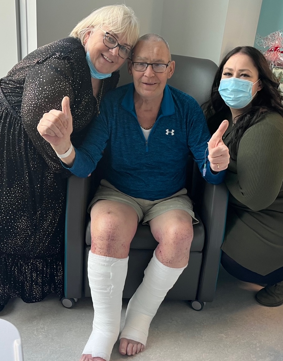 🎄Christmas at Clatterbridge 🎄

Thank you to the lovely staff at Clatterbridge Liverpool for helping facilitate a couple of hours at home for my dad. 

It meant everything for our family to be together for dinner. <a href="/CCCNHS/">The Clatterbridge Cancer Centre</a> ❤️