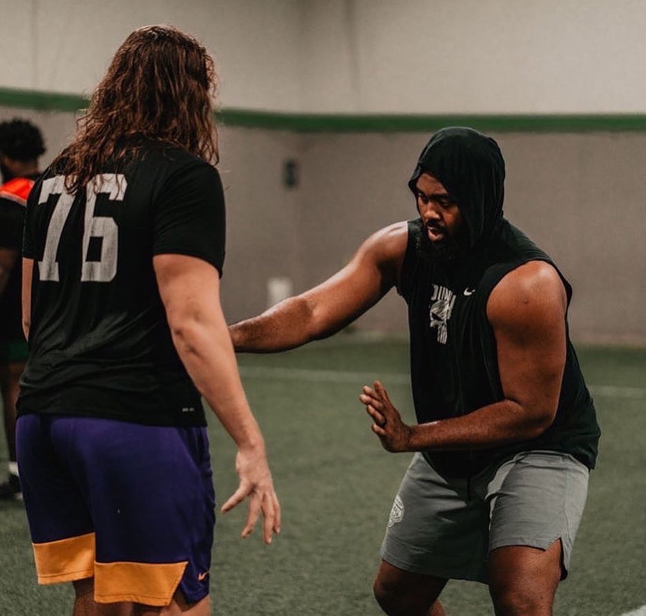 LoganTillman's tweet photo. 2023 @NFL predraft skills is 24 hours out ‼️ 🚨
All my draft eligible guys reach out now to get the info on my 8 week pre draft program now ‼️✔️🚨
@LT2FBA
#OLinePride #DlineStrong
https://t.co/sfYL14iZLM https://t.co/sFR0rqAsYA