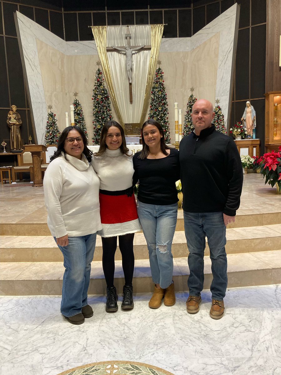 E_7018's tweet photo. Jesus has arrived!! Father Dennis mass on the spot. Annika great job singing. Shayne did awesome job alter serving. God is Good ๐ @smwc @PCHS_Celtics @Jwalk03er @AnnikaIHannigan @HanniganSC11 #MerryChristmas #hbdjesus #JesusIsLord https://t.co/Ced422FCBo