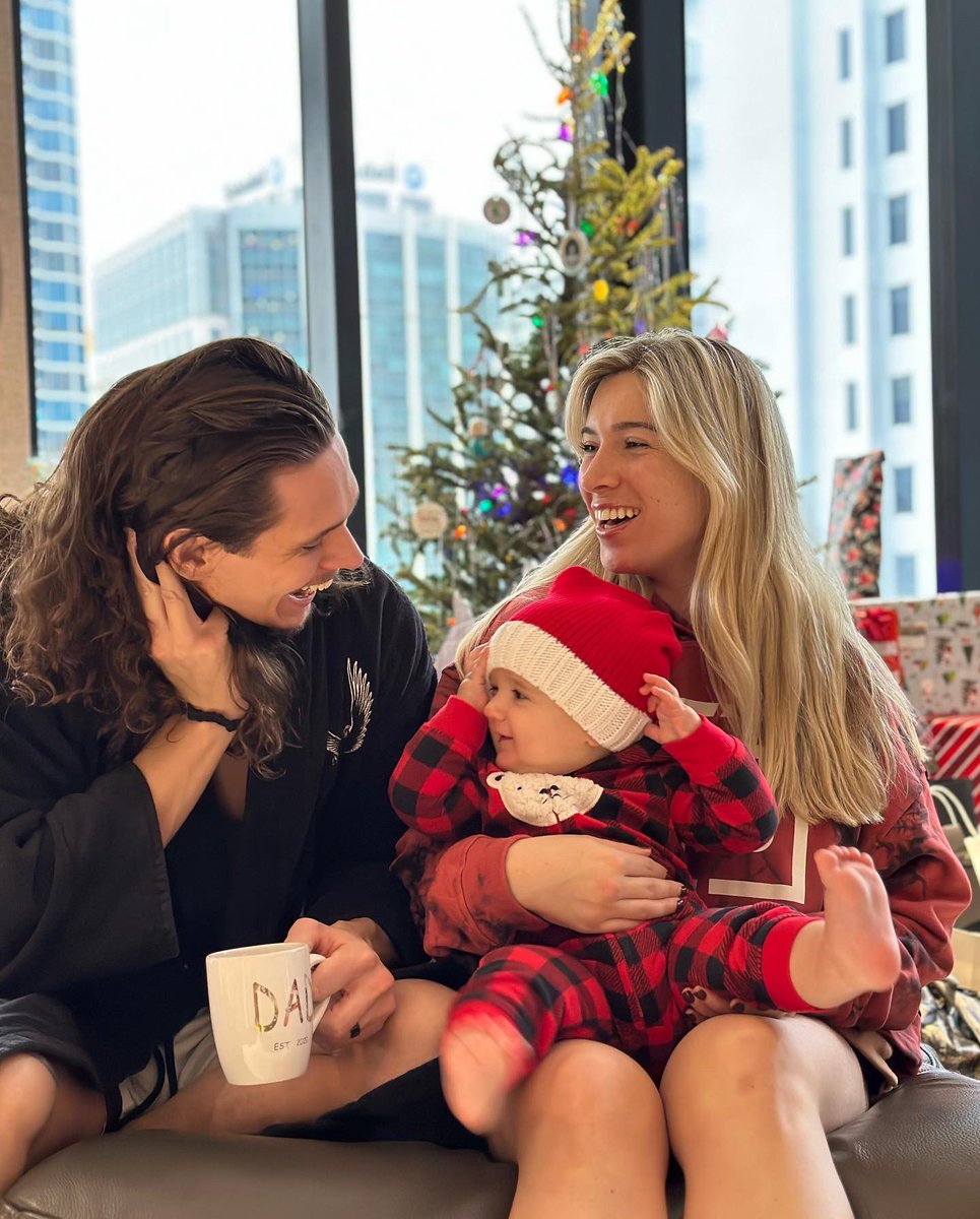 SullivanKing's tweet photo. Baby’s first Xmas🥹💚❤️

Happy Holidays from Dubstep Mom n Dad!! https://t.co/3XNwVidxgx