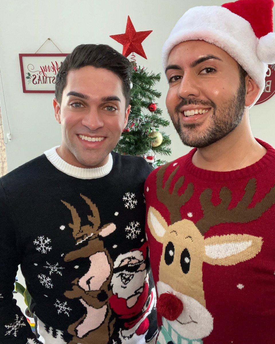 ZachFuentesABC7's tweet photo. Merry Christmas 🎄🎁 https://t.co/V5nCayd74F