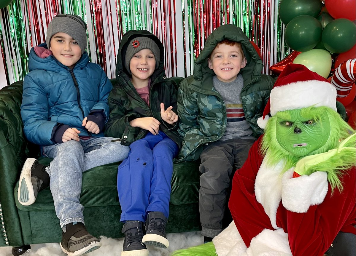 danceonhuff's tweet photo. #MerryChristmas #huffordboys #thegrinch #santa https://t.co/LjtPupPvJX