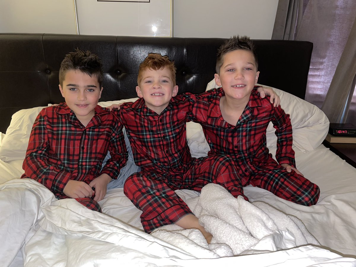 danceonhuff's tweet photo. #MerryChristmas #huffordboys #thegrinch #santa https://t.co/LjtPupPvJX