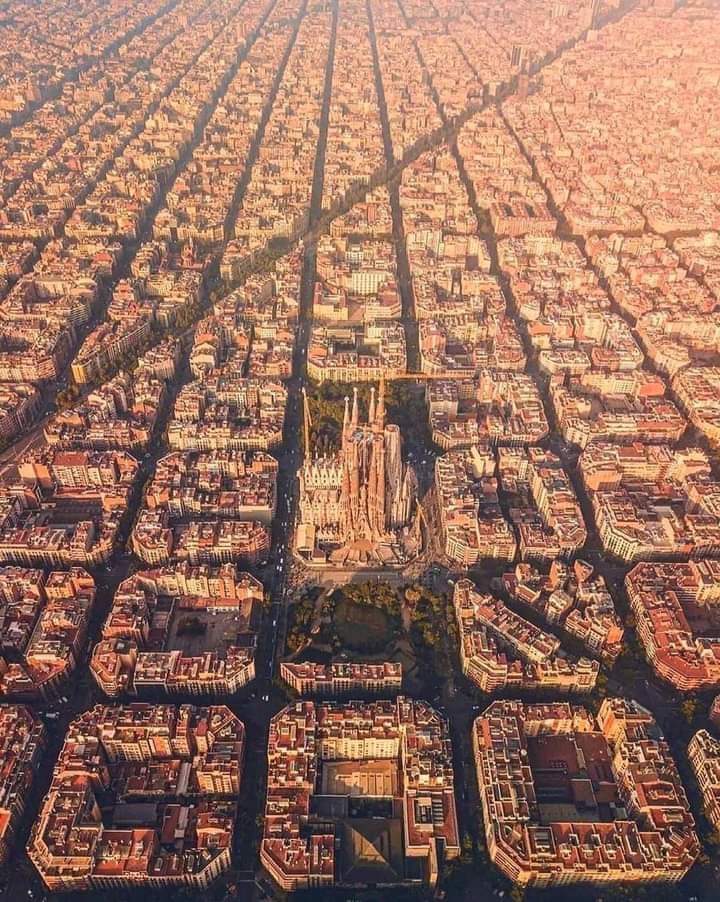Así de impresionante se ve la ciudad de Barcelona desde el aire. 🤯