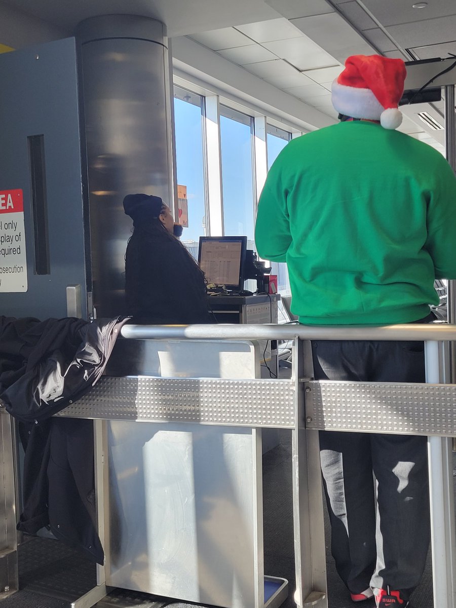 tweetatsara's tweet photo. #holidaytravel Update 3: I've never seen a group of people happier than when these fabulous gate agents announced that San Juan passengers were given a pilot and could go to their destination. So many people hugged and Thanked this gate agent. #SouthwestAir https://t.co/iNcYdgp3p1