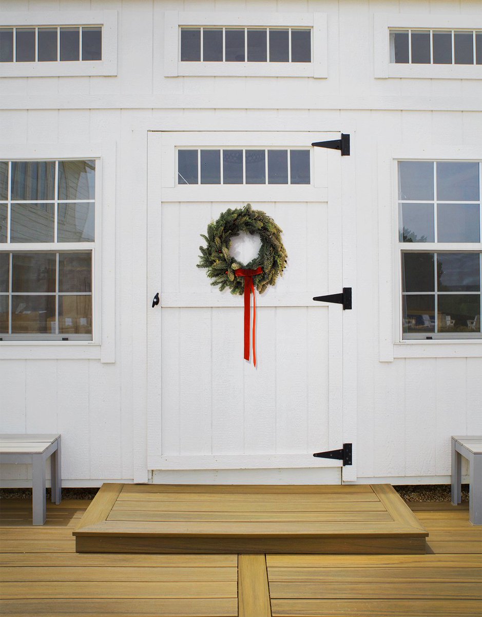 'Tis the season to deck the halls, y'all! 🎄

We hope you're cozied up with your loved ones this holiday season. 

Tell us - what's your favorite festive tradition? Let us know in the replies below!