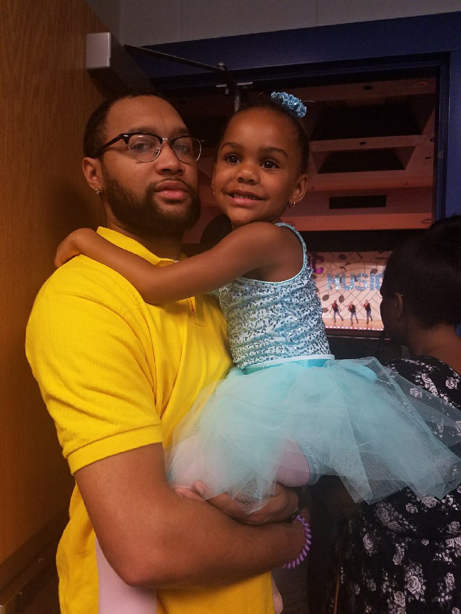 Dad Bod God tweet media