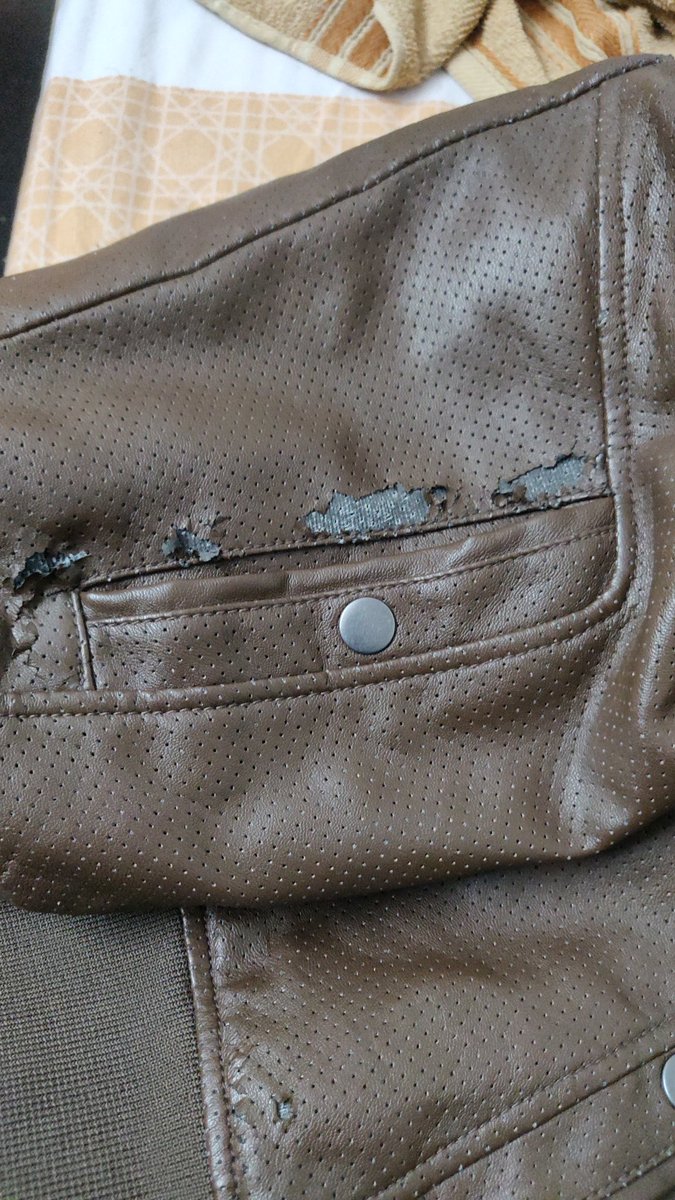 anuj_agrwal's tweet photo. @StayWrogn is this kind of leather jacket sold by brand #wrogn. Leather jackets are being worn for multiple years, purchased it last year and this is it's condition after an year. Really disappointed with its condition. Is it actually leather or something else. Am I cheated?? https://t.co/hmyKRtgxgM