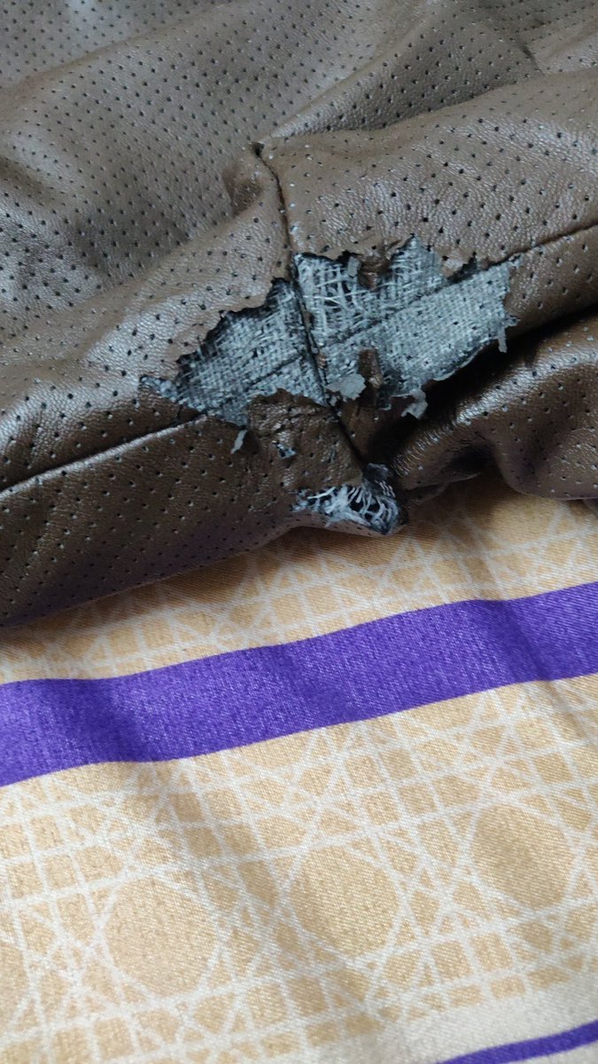 anuj_agrwal's tweet photo. @StayWrogn is this kind of leather jacket sold by brand #wrogn. Leather jackets are being worn for multiple years, purchased it last year and this is it's condition after an year. Really disappointed with its condition. Is it actually leather or something else. Am I cheated?? https://t.co/hmyKRtgxgM