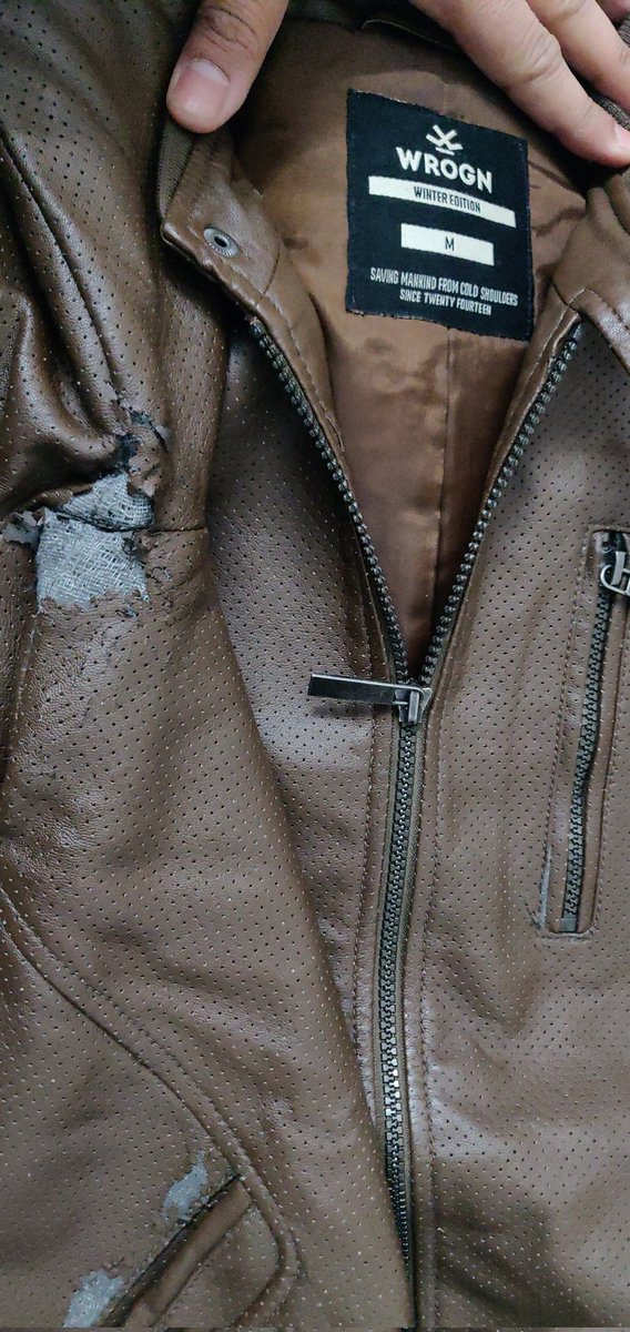 anuj_agrwal's tweet photo. @StayWrogn is this kind of leather jacket sold by brand #wrogn. Leather jackets are being worn for multiple years, purchased it last year and this is it's condition after an year. Really disappointed with its condition. Is it actually leather or something else. Am I cheated?? https://t.co/hmyKRtgxgM