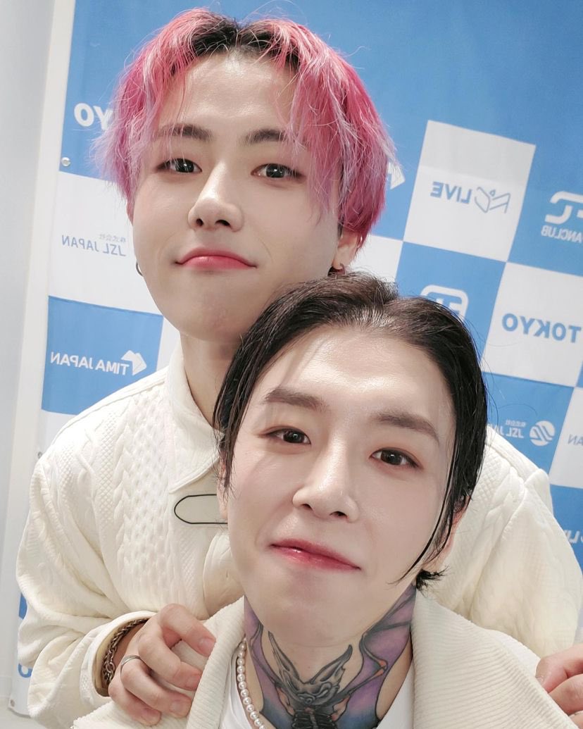KimYukwonBrasil's tweet photo. [IG | FEED] 251222 Atualização do U-Kwon com o Taeil via Instagram 

https://t.co/ETNMvEH7Zv

❄️ https://t.co/y6i0UuUxd8