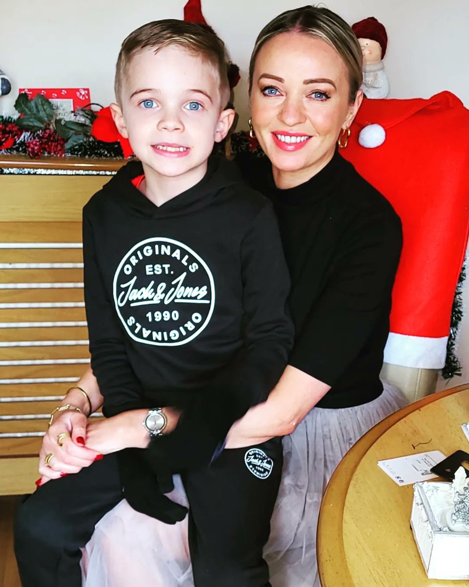 Claire_Wilde's tweet photo. #MerryChristmas ❤️ https://t.co/NpFTt2drFC