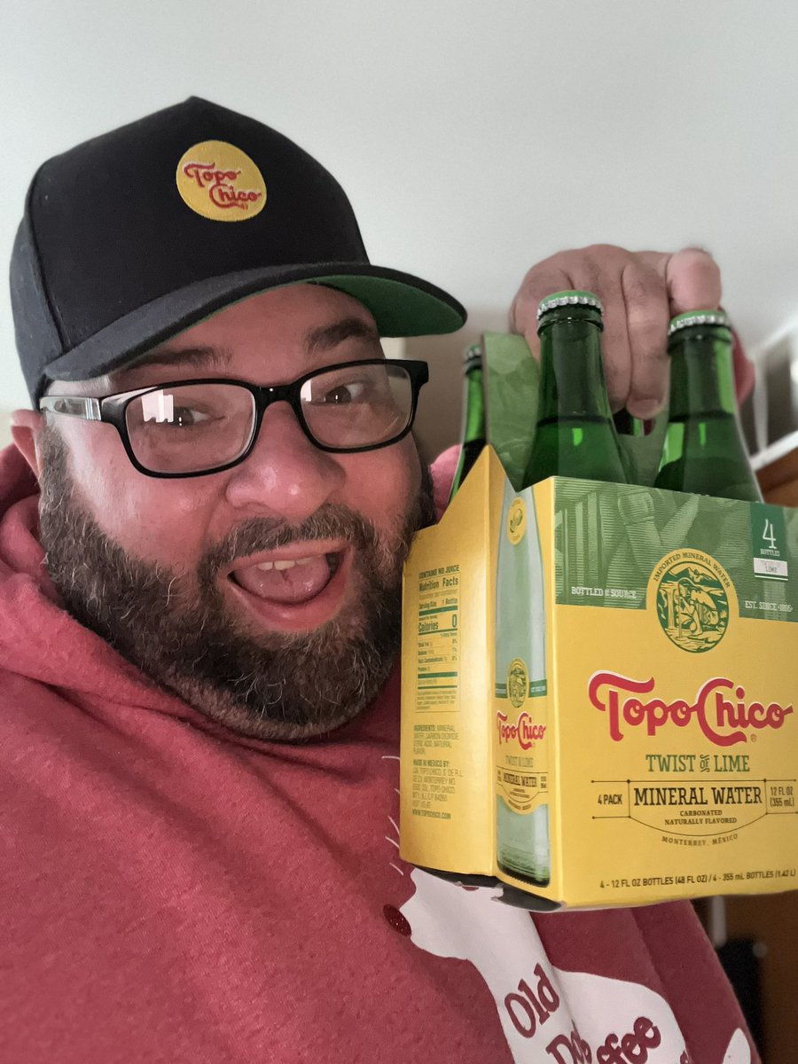 kyleahurd's tweet photo. Simply having a WONDERFUL CHRISTMAS TIME!! #TopoChico #Presents #FancyWater #Swag #Christmas https://t.co/zzkhONH5GN