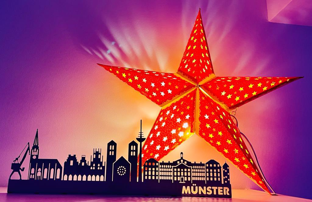 4400MUENSTER's tweet photo. 🎄 #MerryChristmas https://t.co/t1Na3qkfEX