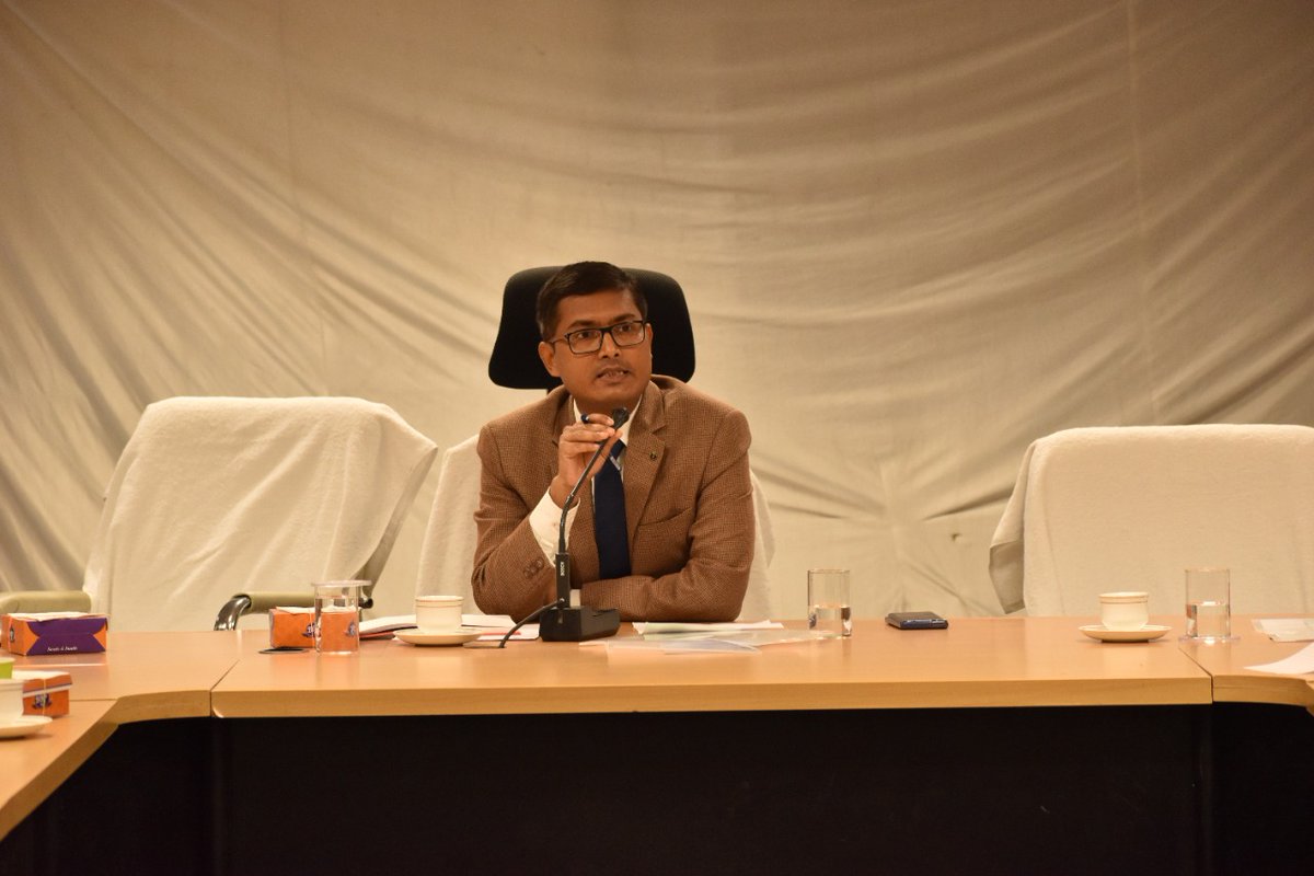 DMNewDelhi's tweet photo. Meeting of #DistrictTaskForce on removal of encroachments on public roads,footpath,etc was convened on 21.12.22 by #DistrictMagistrate #NewDelhidistrict &amp; Area SDMs were instructed to ensure Zero tolerance towards encroachment on Public land.@divisionalcomm3 @LtGovDelhi @CMODelhi https://t.co/CznC6rEolW