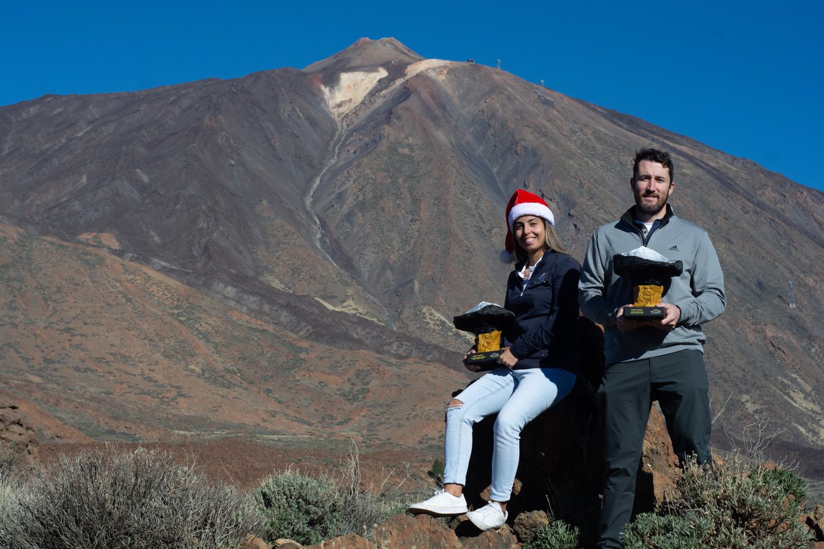 teidetrophy's tweet photo. ⛳️🎄🤶Las familias Calzadilla y Velázquez les desean #feliznavidad desde el #parquenacionalteide 
 
🏆🌋 🏌️🏌🏼‍♀️ Noel Calzadilla y María Velázquez, mejores jugadores amateurs de la provincia #santacruzdetenerife 2022 
📸 @gerardmedano 
👉 #teidetrophy by @cabildotenerife #dxtenerife https://t.co/JknAX8yeFb