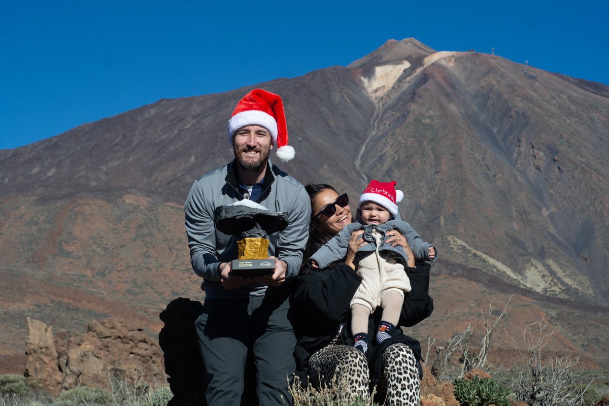 teidetrophy's tweet photo. ⛳️🎄🤶Las familias Calzadilla y Velázquez les desean #feliznavidad desde el #parquenacionalteide 
 
🏆🌋 🏌️🏌🏼‍♀️ Noel Calzadilla y María Velázquez, mejores jugadores amateurs de la provincia #santacruzdetenerife 2022 
📸 @gerardmedano 
👉 #teidetrophy by @cabildotenerife #dxtenerife https://t.co/JknAX8yeFb