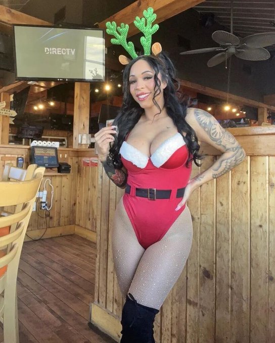 Merry Christmas 2022 🎄 #sibabes #bartender #model @marlynnxoxo at @hootersoffayetteville #brunette #stepintoawesome<a href="/tag/sibabes"class="tags">#sibabes</a><a href="/tag/bartender"class="tags">#bartender</a><a href="/tag/model"class="tags">#model</a><a href="/tag/brunette"class="tags"><span>#brunette</span></a><a href="/tag/modelstatus"class="tags"><span>#modelstatus</span></a><a href="/tag/nc"class="tags"><span>#nc</span></a><a href="/tag/stepintoawesome"class="tags"><span>#stepintoawesome</span></a><a href="/tag/hootersmakesyouhappy"class="tags"><span>#hootersmakesyouhappy</span></a>