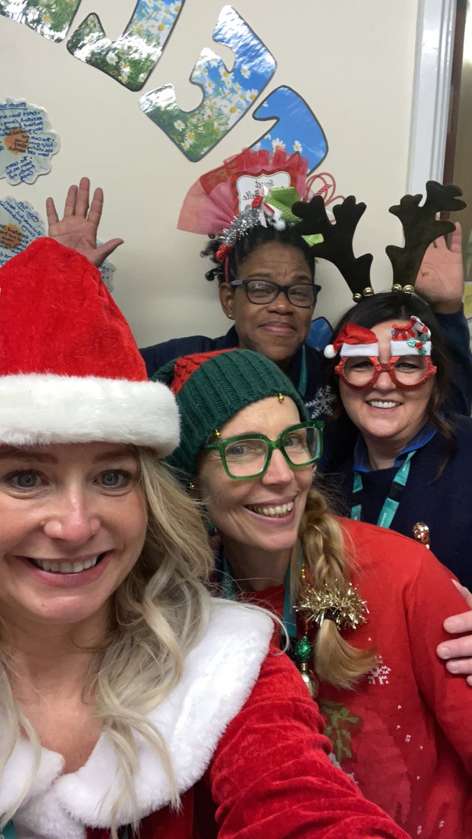 OPATnuh's tweet photo. Merry Christmas folks from some of the Christmas Day team 🎄here’s hoping you  all enjoyed your festive day with your loved ones #teamopat #teamnuh https://t.co/ECXKJGOW9Q