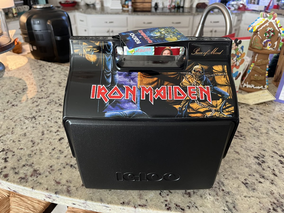 My wife knows me well. Love my <a href="/IronMaiden/">Iron Maiden</a> igloo cooler. Merry Christmas to all! #RunToTheHills